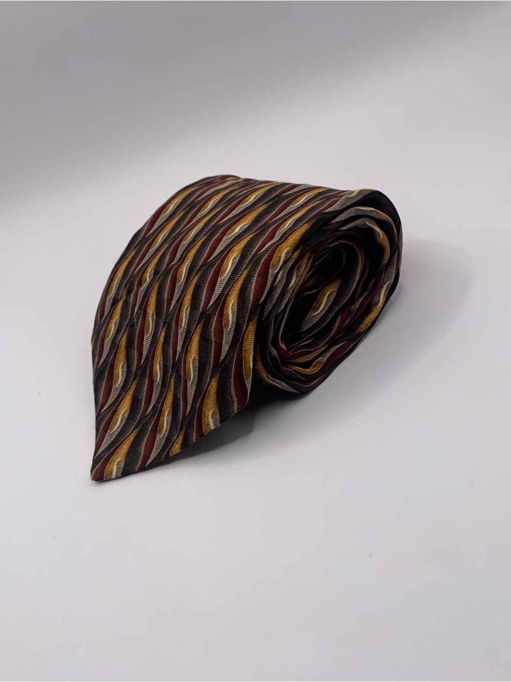 Oscar de la Renta Burgundy, Gold, and Gray Wave-Pattern Silk Tie 0142 business